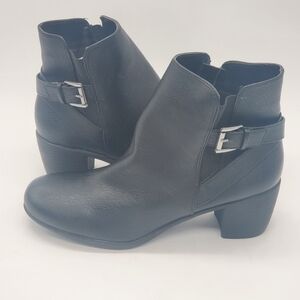 ☆☆ Andiamo Aanise 2.5" Heel Black Faux Leather Booties 11M with Buckle Accent